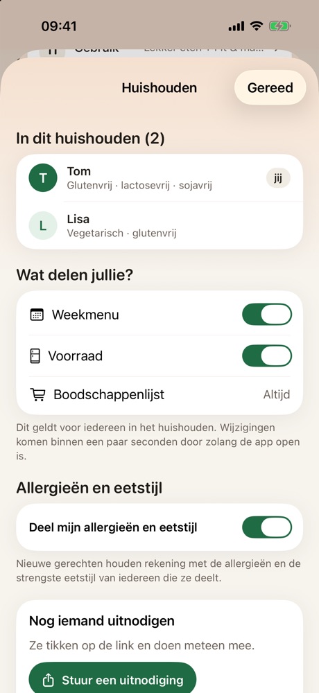Een huishouden met twee mensen die weekmenu en voorraad delen